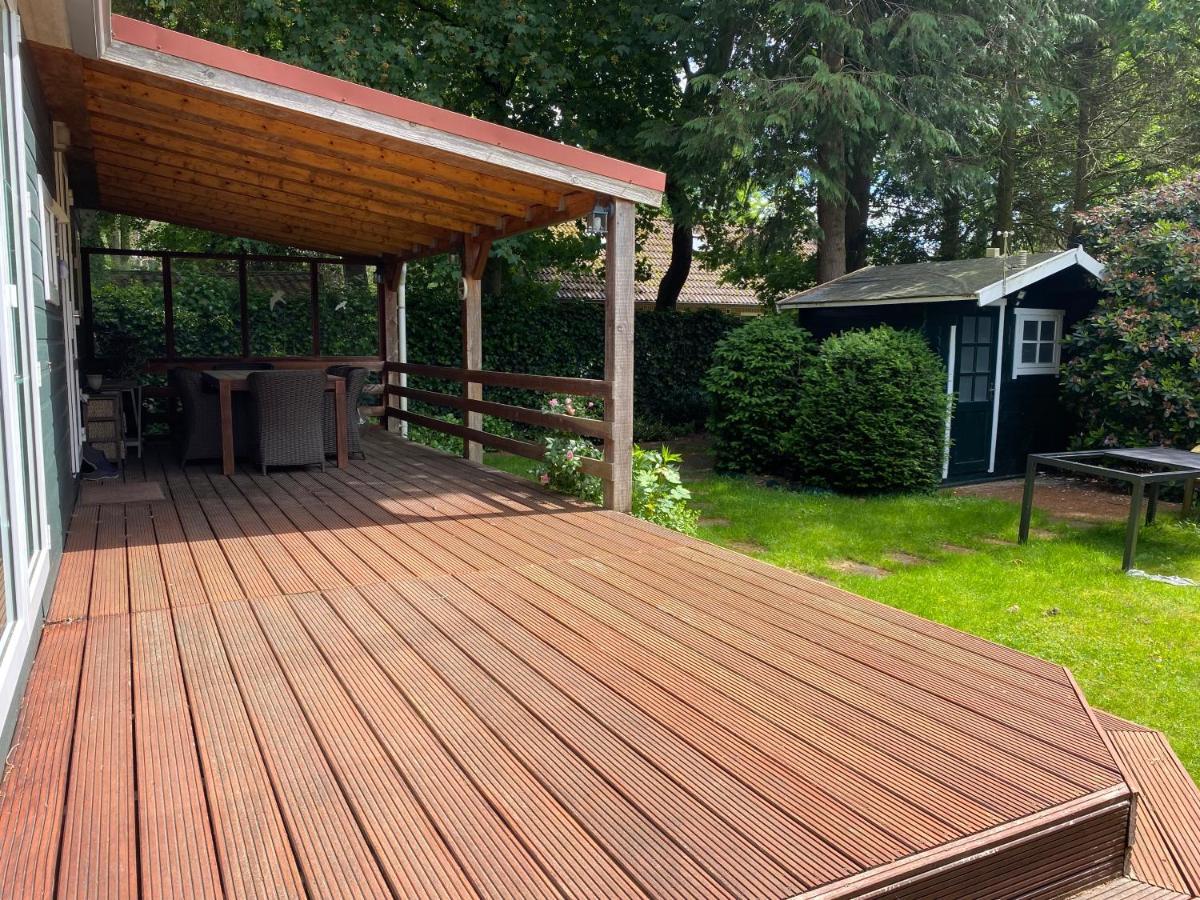 Ruim privacyvol chalet met overdekt terras Ermelo Buitenkant foto