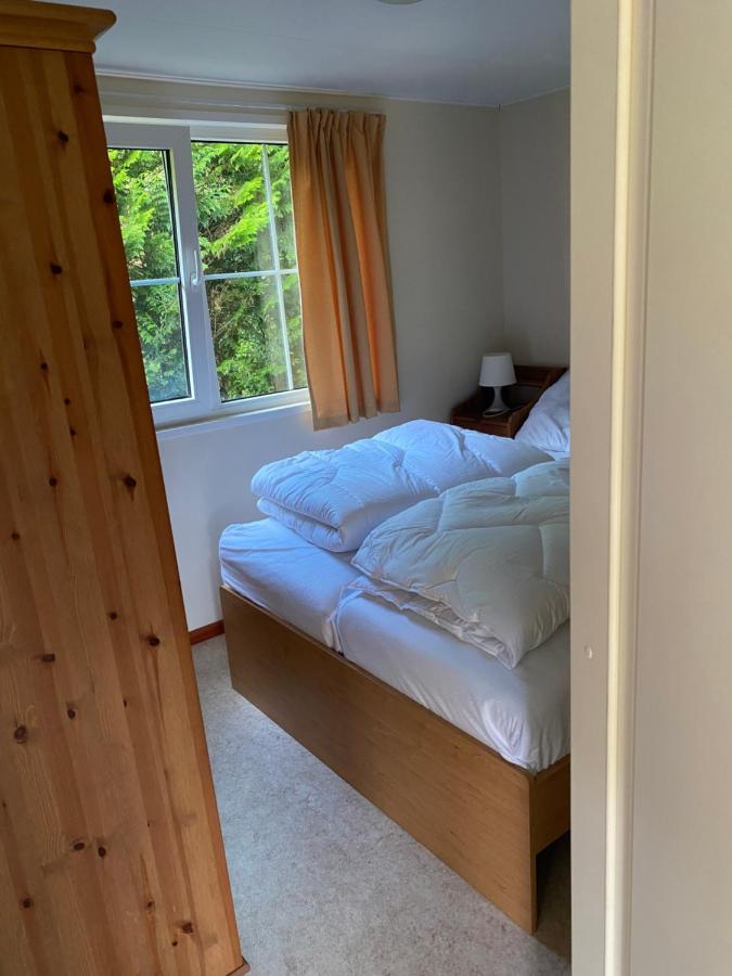 Ruim privacyvol chalet met overdekt terras Ermelo Buitenkant foto