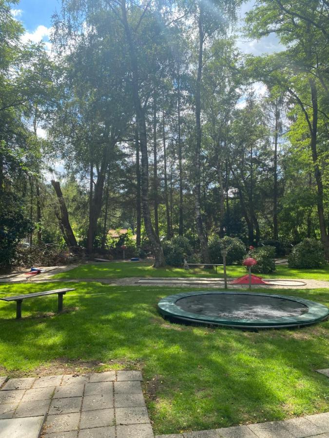 Ruim privacyvol chalet met overdekt terras Ermelo Buitenkant foto
